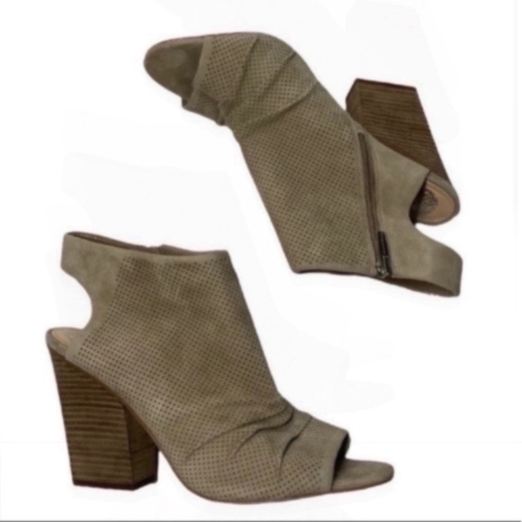 Vince Camuto VC-KENTVI Perforated Suede Peep Toe Zip Ankle Booties Beige Sz 11 - Picture 2 of 8